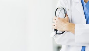 Qual médico é responsável pela cirurgia bariátrica?
