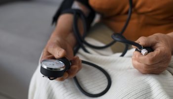 Dr. José Afonso Sallet discute os perigos da obesidade e hipertensão em entrevista para rádio Brasil Campinas